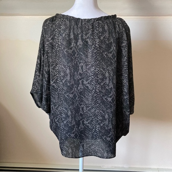 Parker Relaxed Fit Snake Print 100% Silk Blouse size Small - Picture 3 of 5